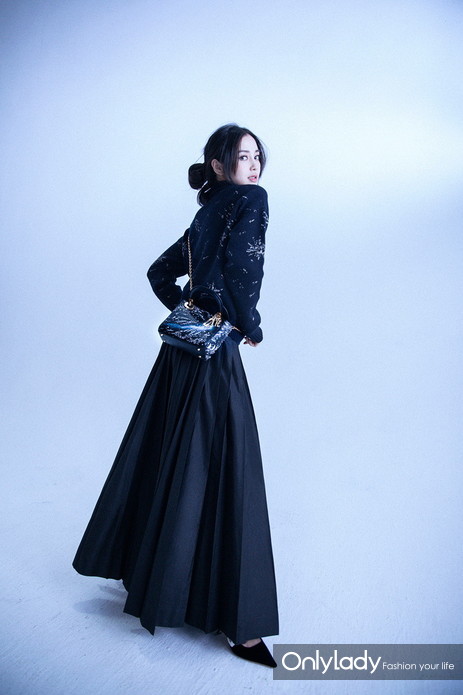 Angelabay最新Dior挽发长裙写真摄影大片曝光