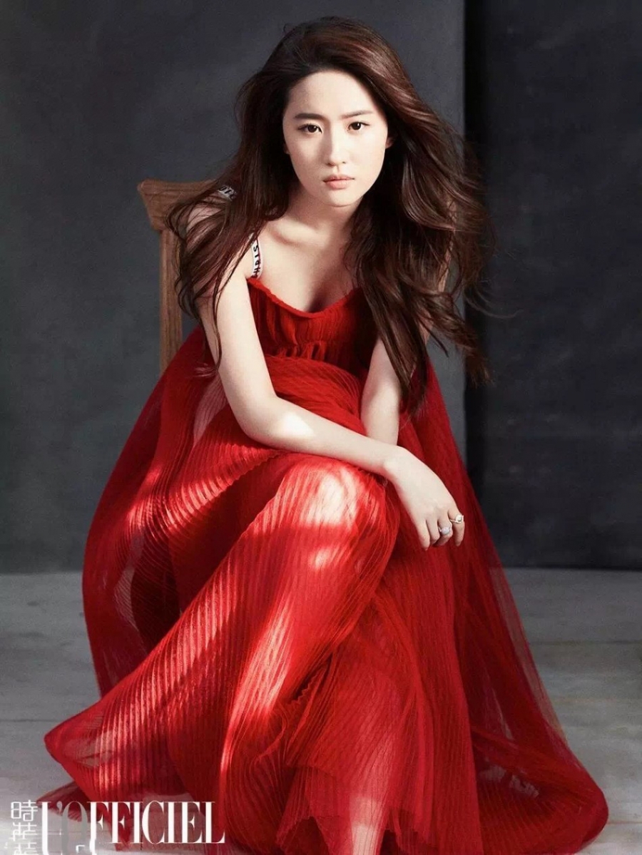 气质型美女明星刘亦菲杂志摄影写真图片第2张
