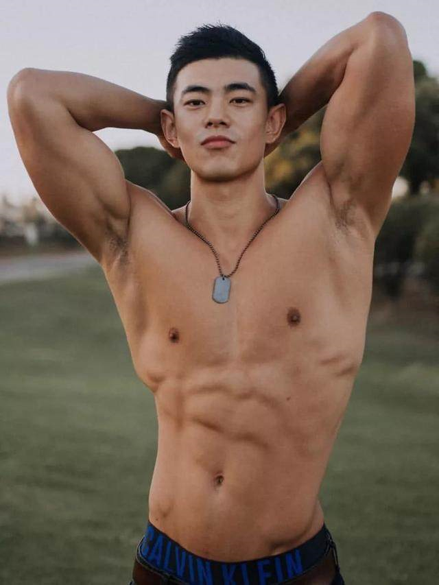 性感诱人的中国男模帅哥照片写真第2张