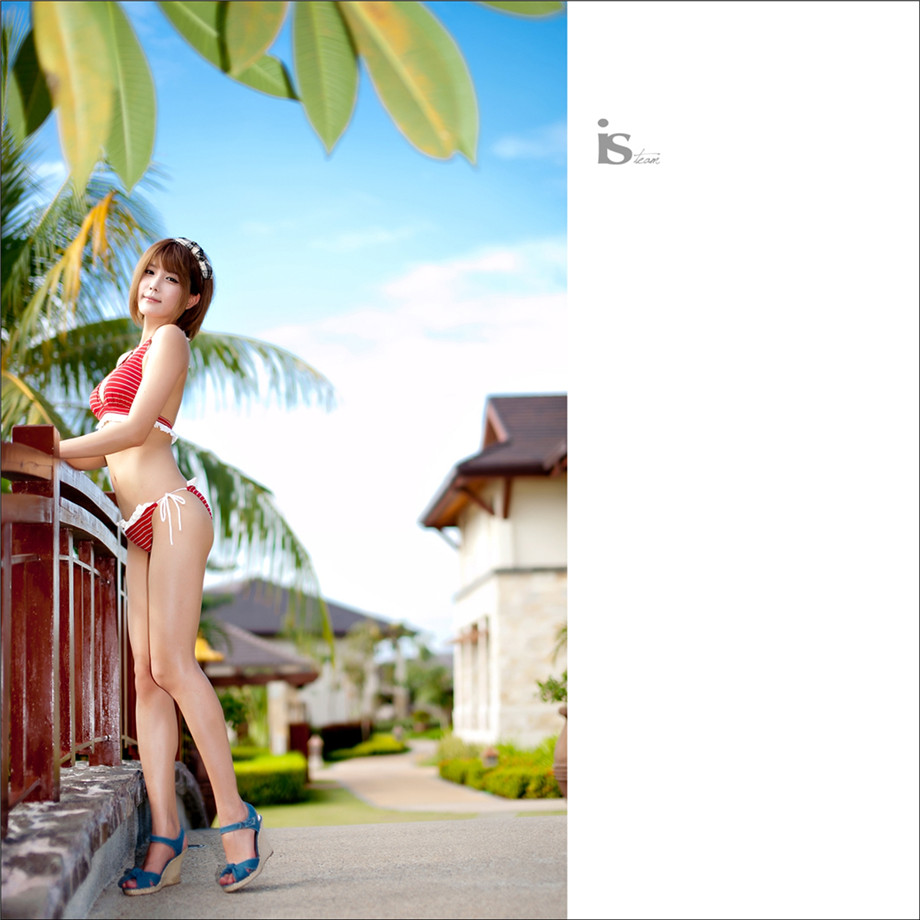 韩国气质短发美女许允美比基尼写真图片第3张