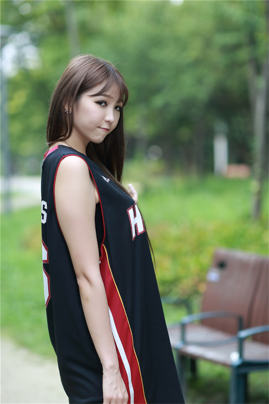 清纯韩国美女车模李恩慧性感篮球衣外拍写真图片第1张