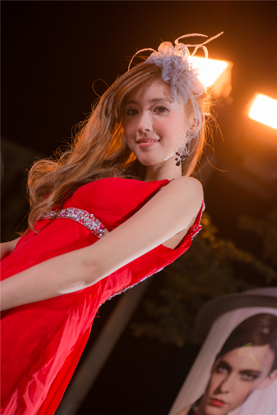 清纯美女台湾模特廖挺伶红色长裙外拍写真集第12张