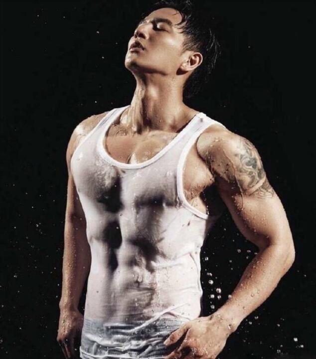 中国男模杨奇煜胸肌图片第2张