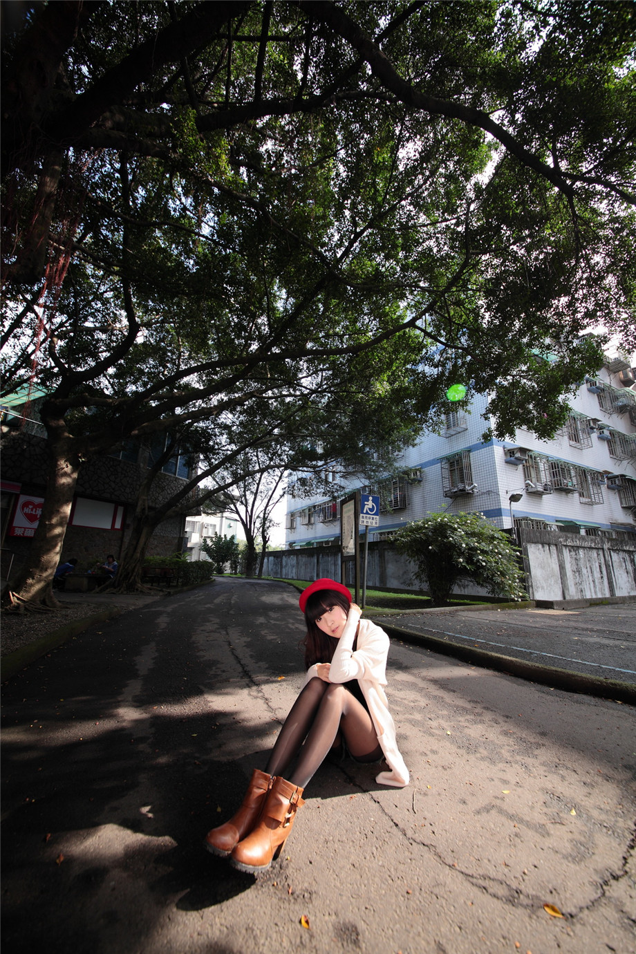 台湾清纯大学美女绿豆清新外拍写真图片第6张