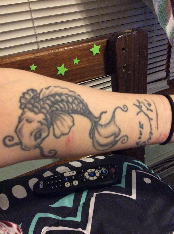 男生手臂锦鲤纹身图片第1张