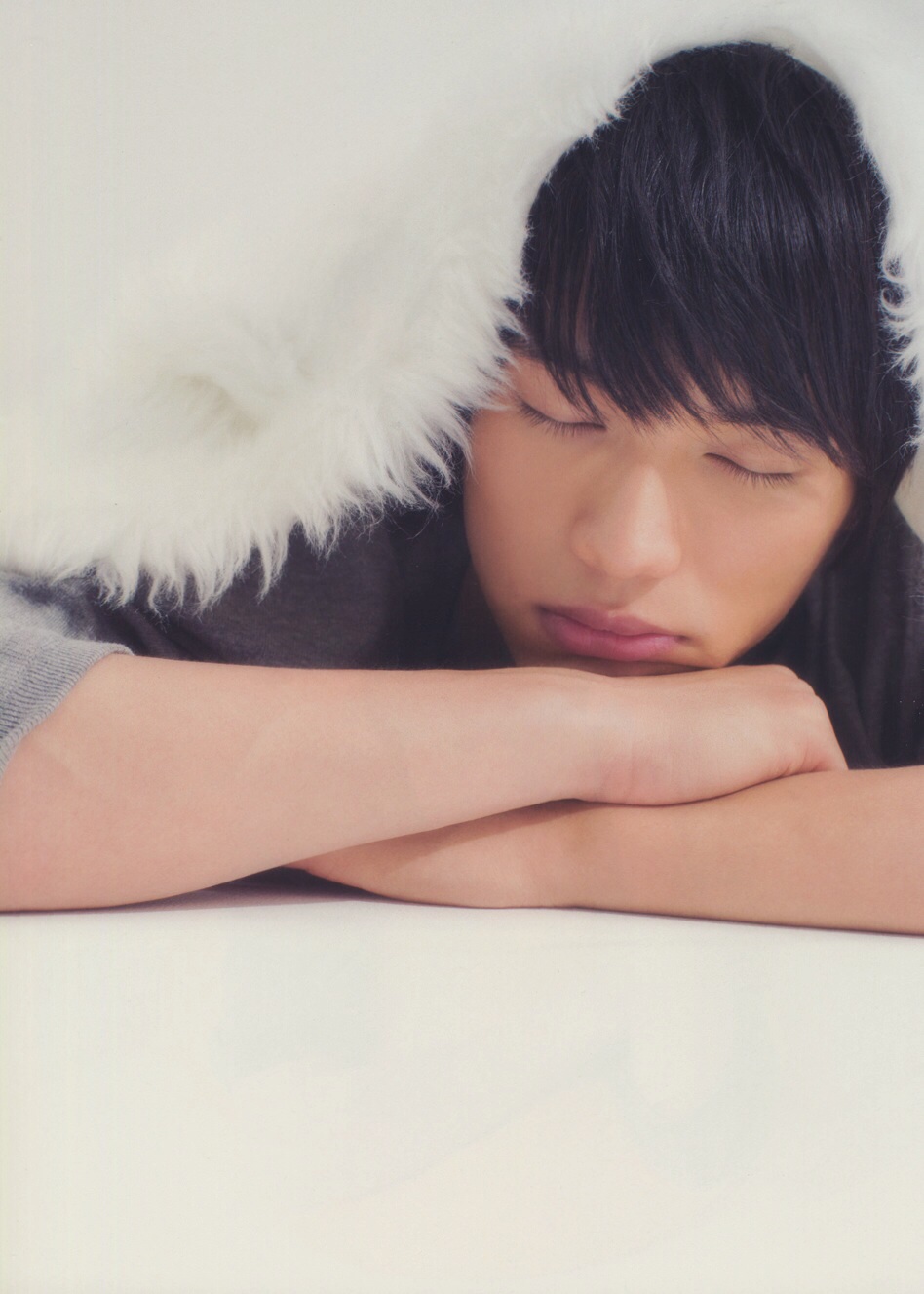 日本男星福士苍汰高清帅气睡眠式图片第2张
