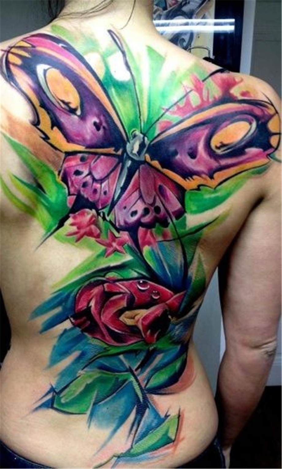 满背的蝴蝶纹身图案第1张