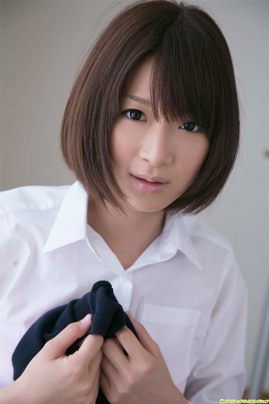90后性感短发日本美女神谷麻友学生妹制服写真图片第3张