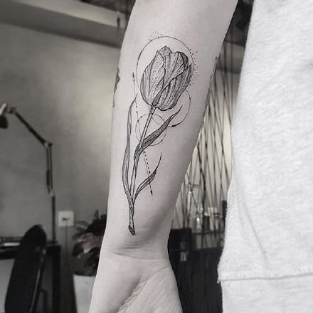 好看的小臂玫瑰花纹身图案第1张