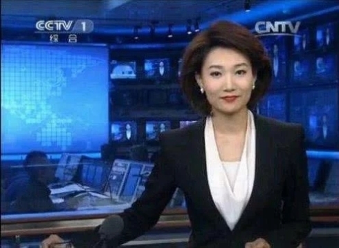央视主持人李梓萌竟戴假发工作13年，摘下假发后网友都惊呆了！