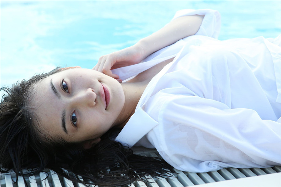 性感日本美女植村亚加莉泳池湿身外拍写真集第3张
