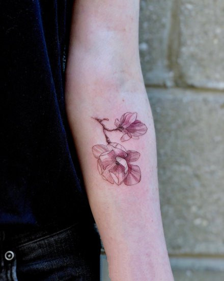 个性美女小臂纯色桃花纹身图案第1张