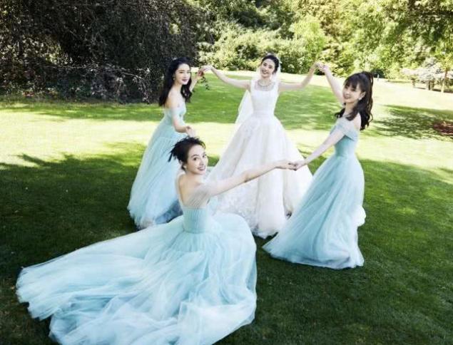 张若昀唐艺昕结婚，三位伴娘太美，与新娘的同框照被热议！