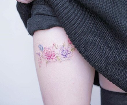 美女大腿玫瑰纹身图片第1张