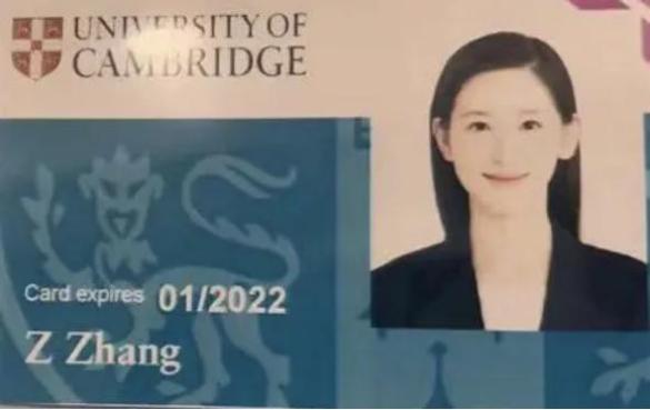 网曝章泽天前往剑桥大学深造3年，学生证曝光清纯靓丽笑容超甜