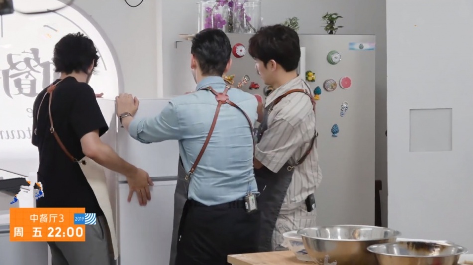 服了！《中餐厅3》黄晓明真的买了两台冰箱，还说是为了体恤员工