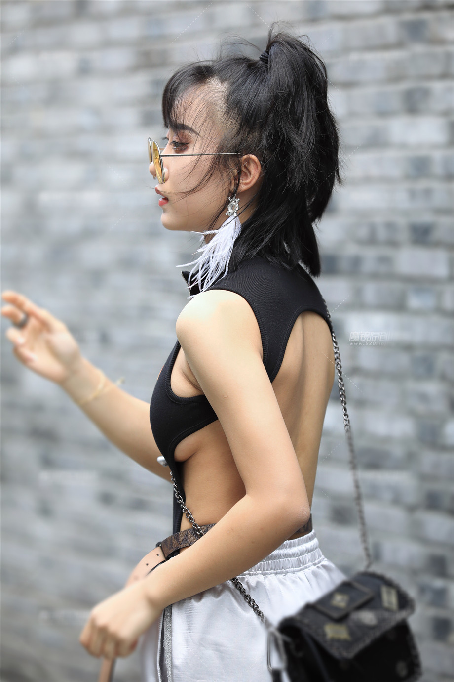 上海街拍性感美女图片第2张