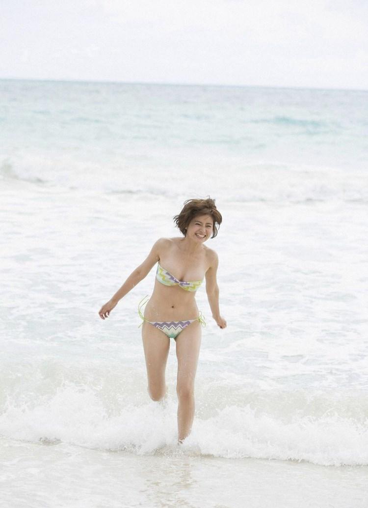 性感日本女优美女铃木千奈诱惑海边写真第3张