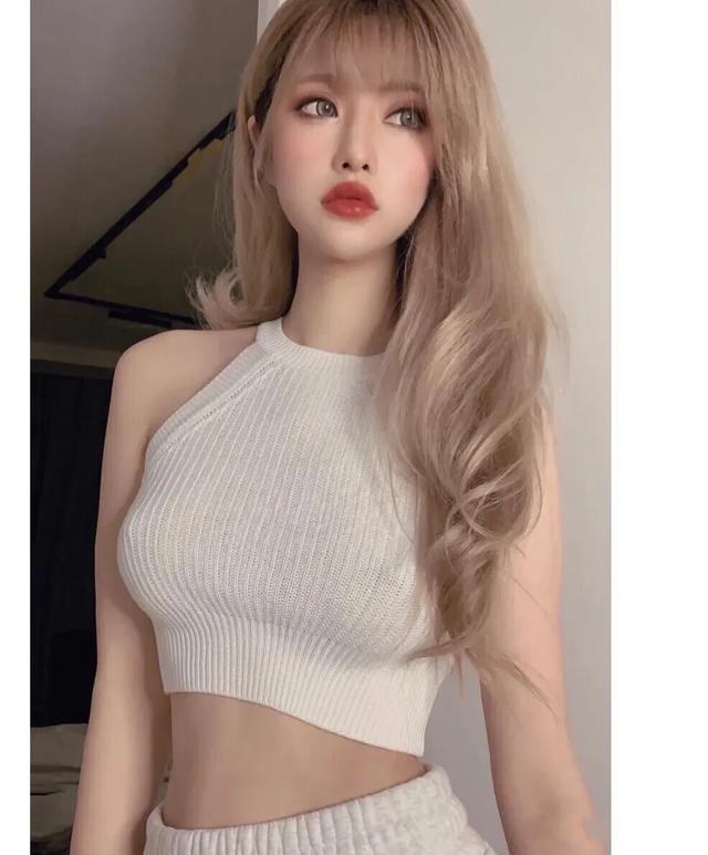 性感好身材气质美女韩式烫卷米金色发型高清图片