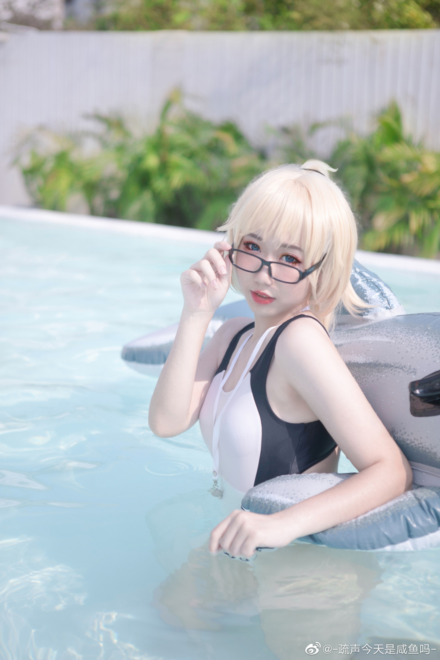超性感泳装贞德cosplay泳池高清写真图片第4张