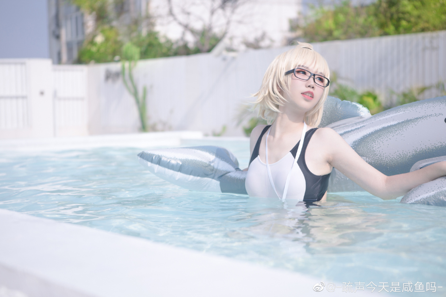 超性感泳装贞德cosplay泳池高清写真图片第3张
