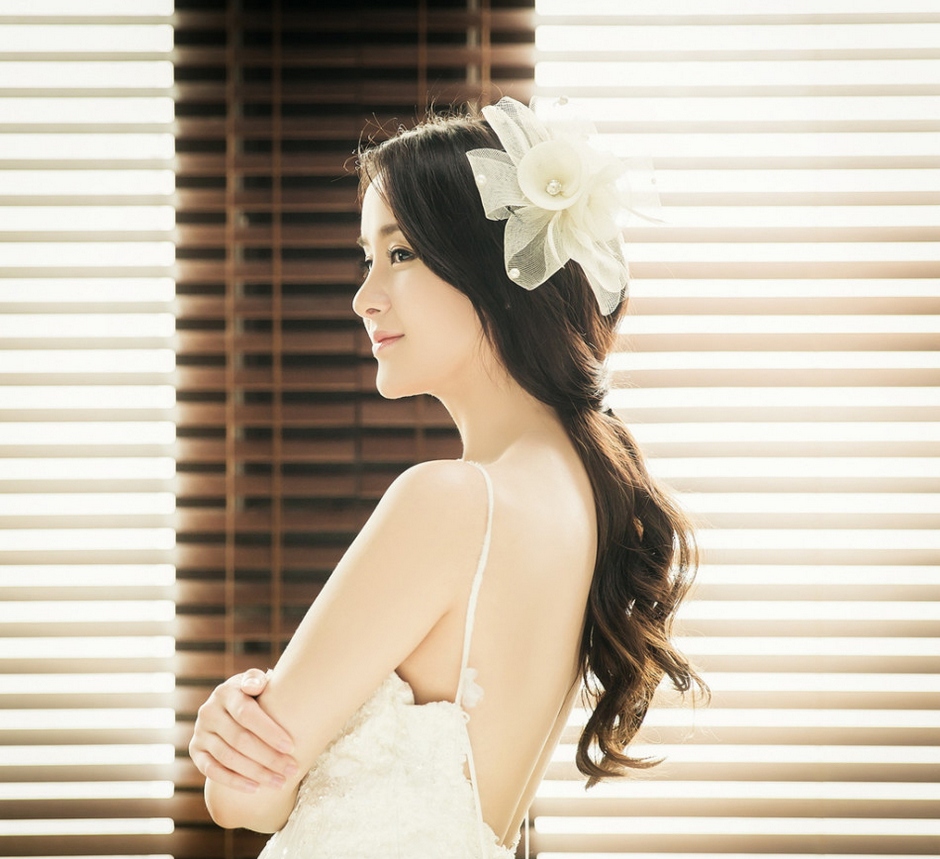 美女明星郑媛元白色婚纱气质优雅写真图片第3张