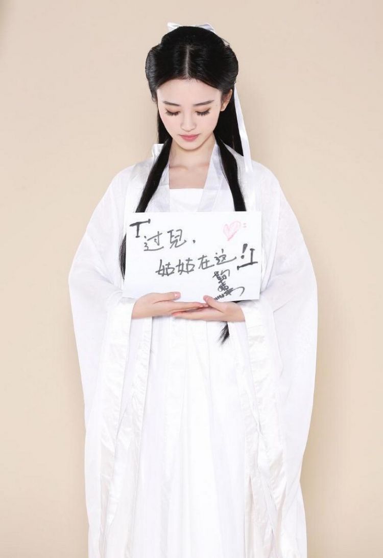 鞠婧祎早期小龙女白衣古装造型温婉清秀写真图片第7张
