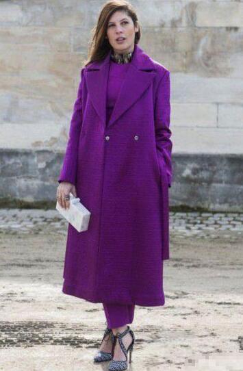紫色衣服搭配什么围巾好看 紫色的衣服搭什么颜色的围巾