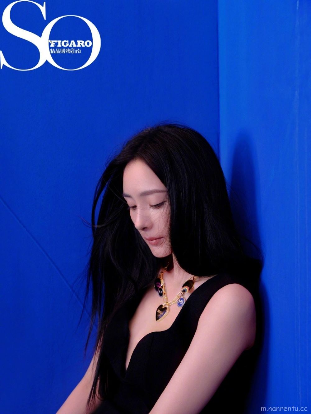 美女演员杨幂简约大气油画风时尚杂志写真图片第6张