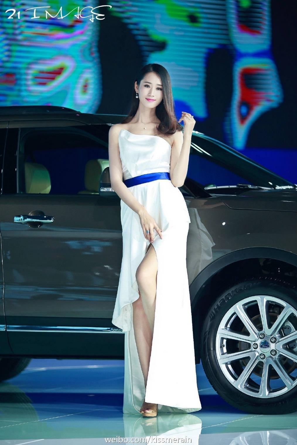 韩国长腿美女车模气质长裙写真照第4张