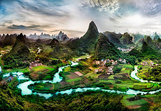 山水环绕下的桂林小村庄唯美风景桌面壁纸图片