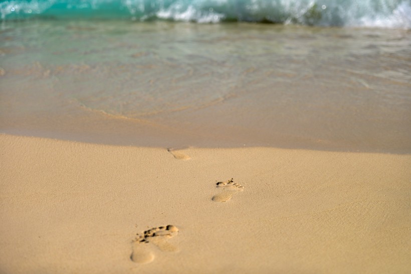 海滩脚印图片大全-沙滩脚印图片唯美图片第4张
