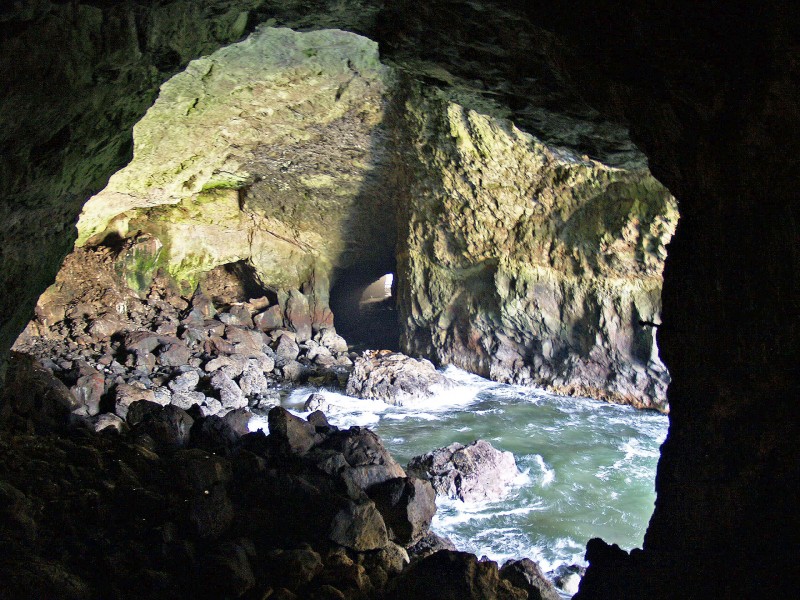 天然山洞怎么形成的（自然山洞洞口图片）第8张