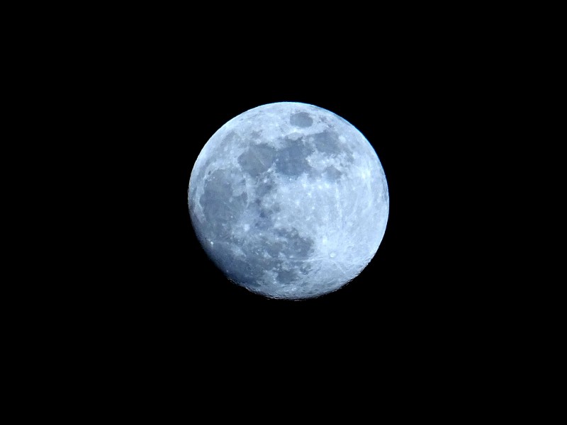 皎洁的月光图片|皎洁明亮的月亮第3张