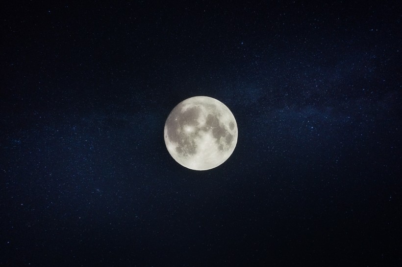 皎洁的月光图片|皎洁明亮的月亮第7张