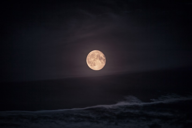 皎洁的月光图片|皎洁明亮的月亮第10张