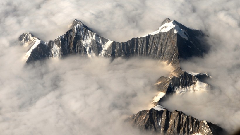 云雾缭绕的山峰照片|高山云雾缭绕的图片第5张