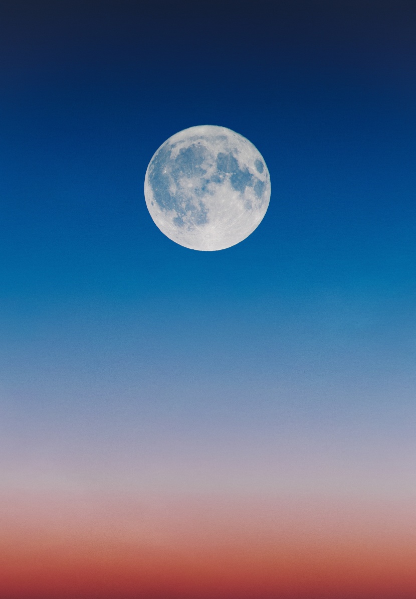 天空的月亮图片-圆月照片图片欣赏第1张
