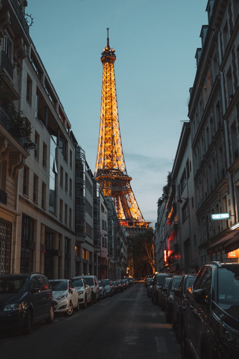 艾菲尔巴黎铁塔唯美图片（法国埃菲尔铁塔图片）第1张