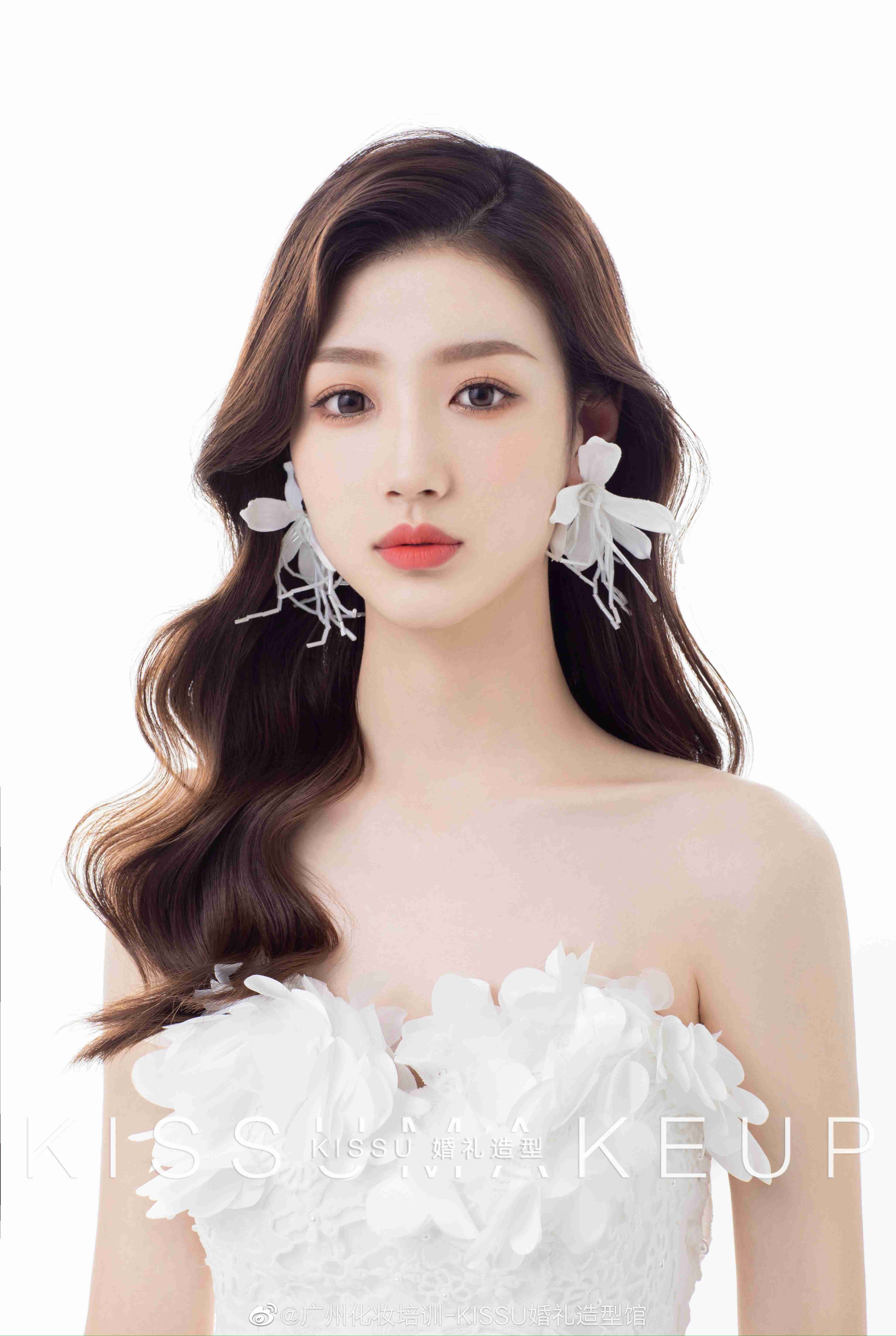 韩式新娘发型简单大方 韩式大波浪卷发型教程
