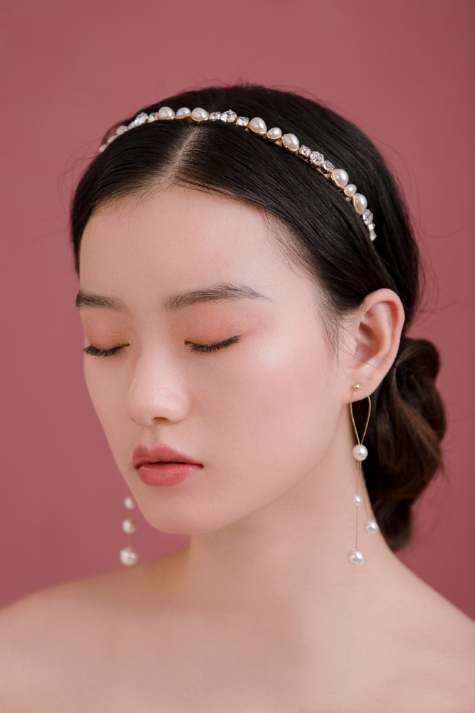 韩式低盘新娘发型 韩式新娘婚纱发型:新娘发型如何选择