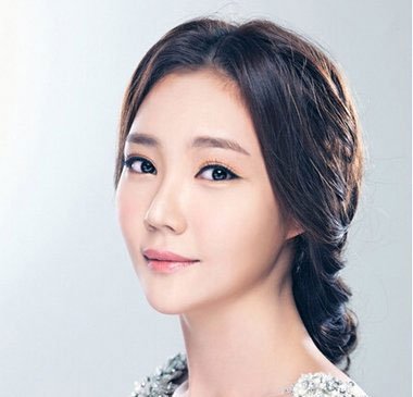 韩式辫子发型图片 新娘盘头发简单好看的图片