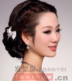 韩式新娘发型教程 韩式新娘婚纱发型:新娘发型如何选择