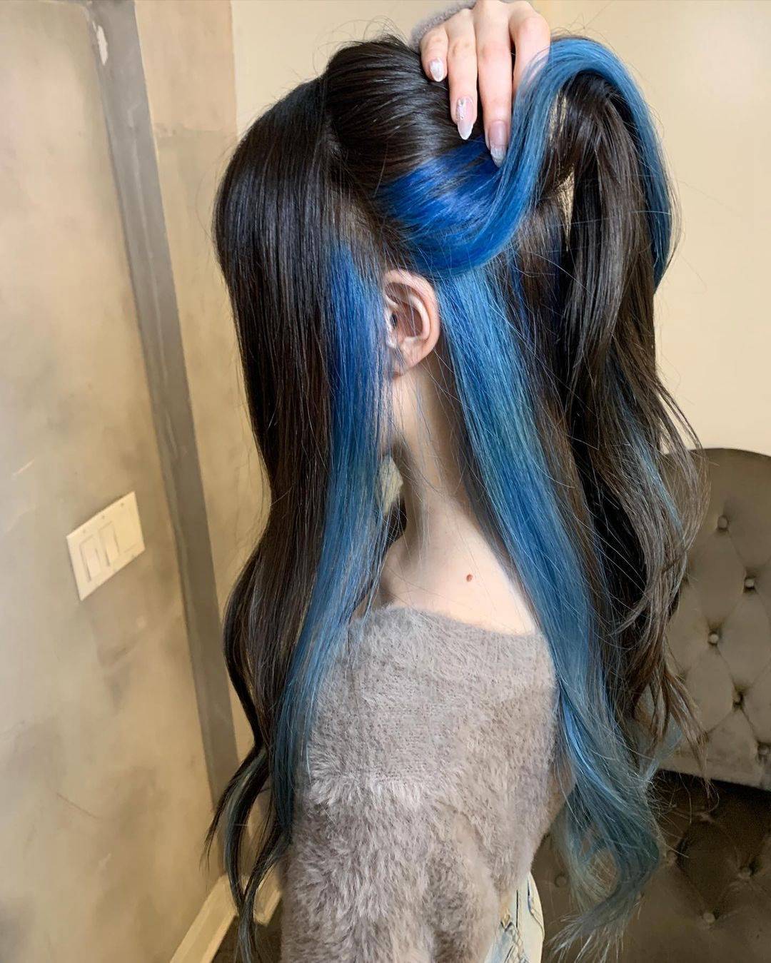 非主流女生发型蓝黑撞色系染发图片 非主流女生发型蓝黑撞色系染发效果