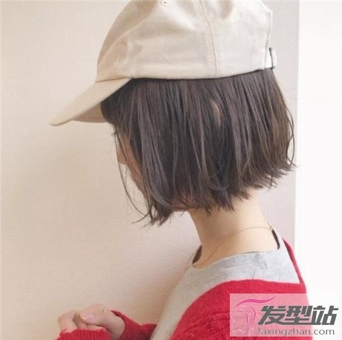 戴帽子的女孩个性短发发型图集大全 戴帽子的女孩个性短发发型图集图片