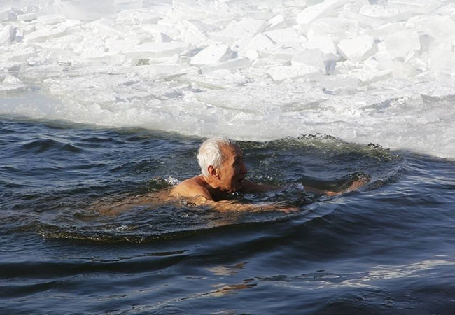 冬泳图片   体验不一样的凉凉