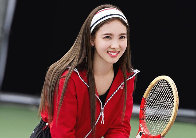 女生打网球高清图片