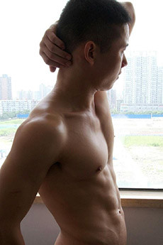 成熟性感帅哥裸身男体艺术写真图片