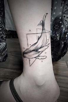 小腿纹身鲸鱼图案