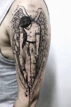 欧美风个性纹身小图案男手臂图片